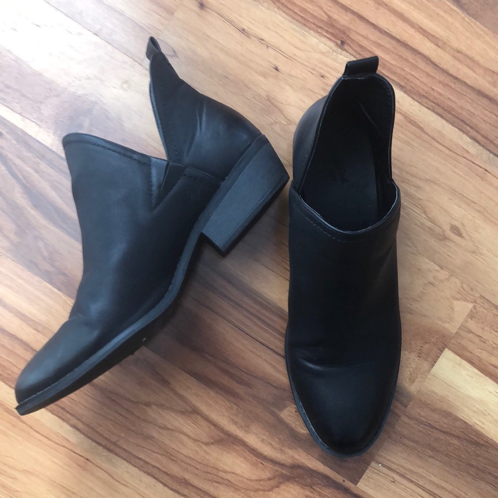 Universal Thread ankle boots